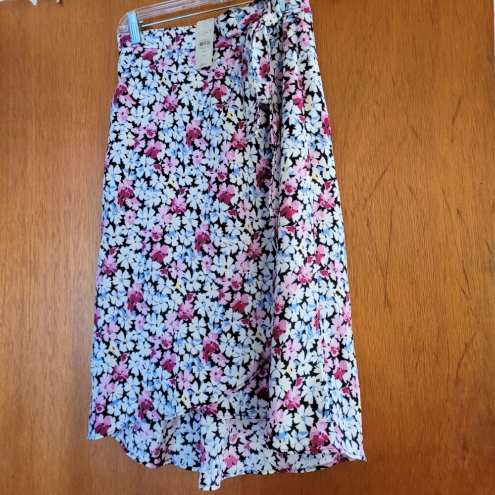 The Loft Floral Wrap Skirt Size 0P NWT